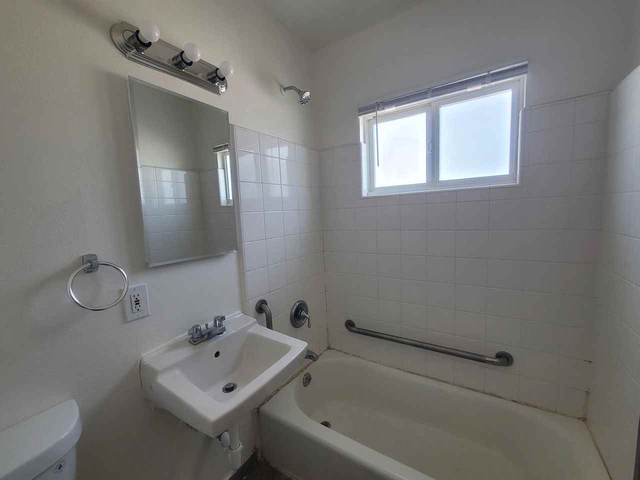 8720 OWENSMOUTH AVE - Photo 2 of 6