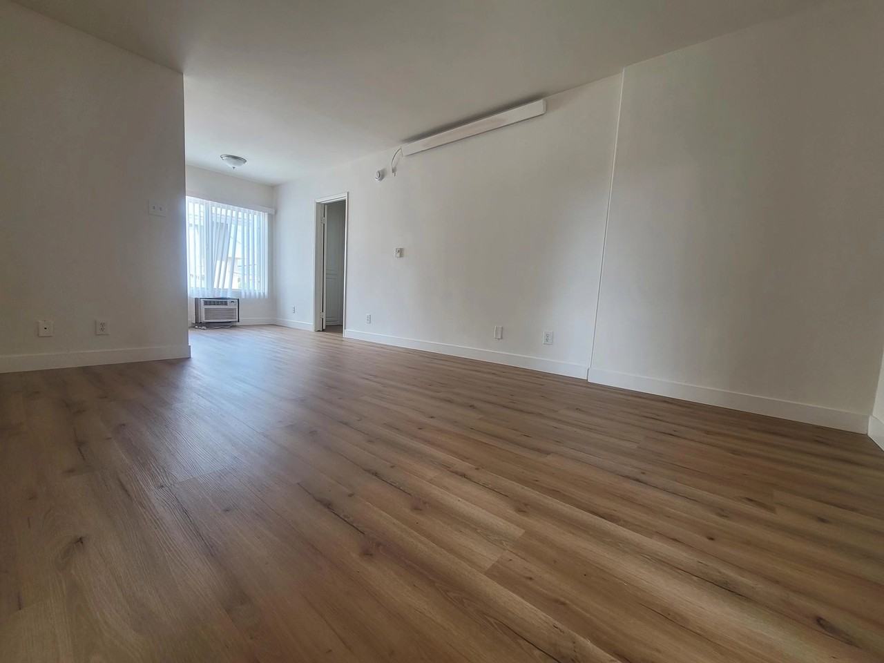 8720 OWENSMOUTH AVE - Photo 3 of 6