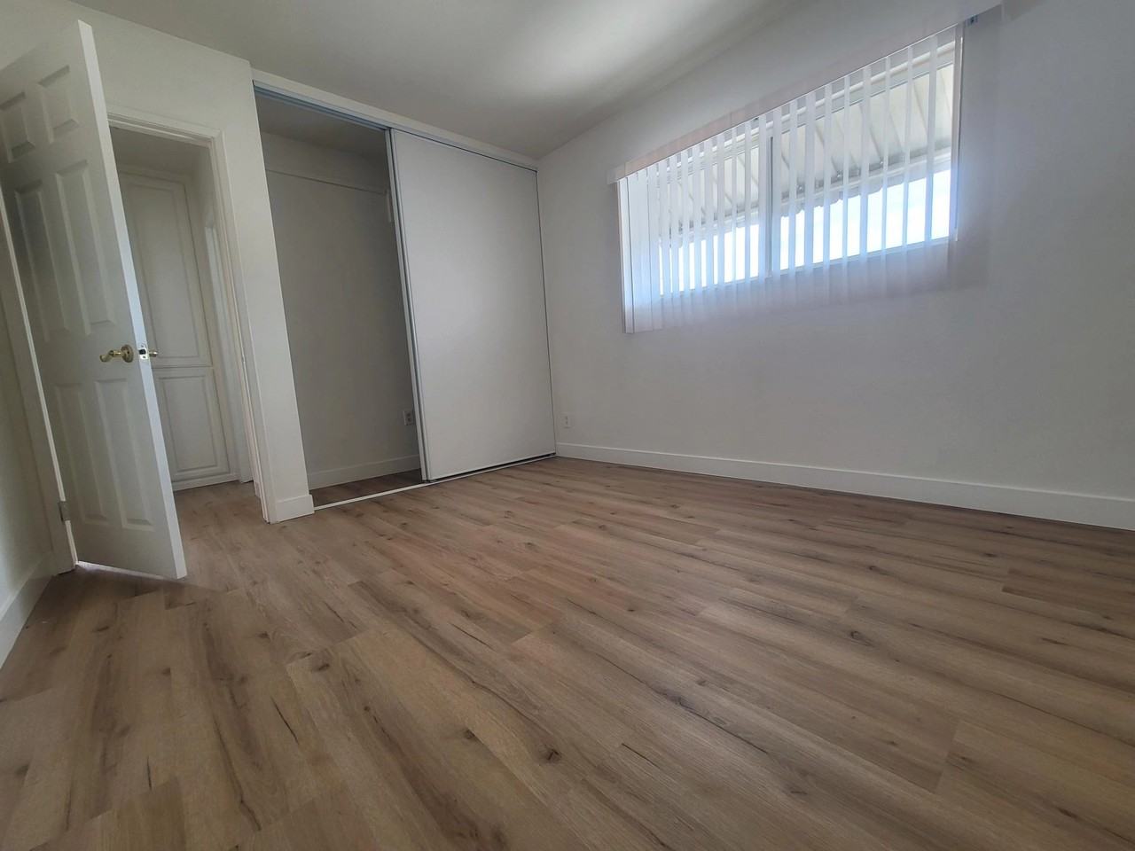 8720 OWENSMOUTH AVE - Photo 4 of 6