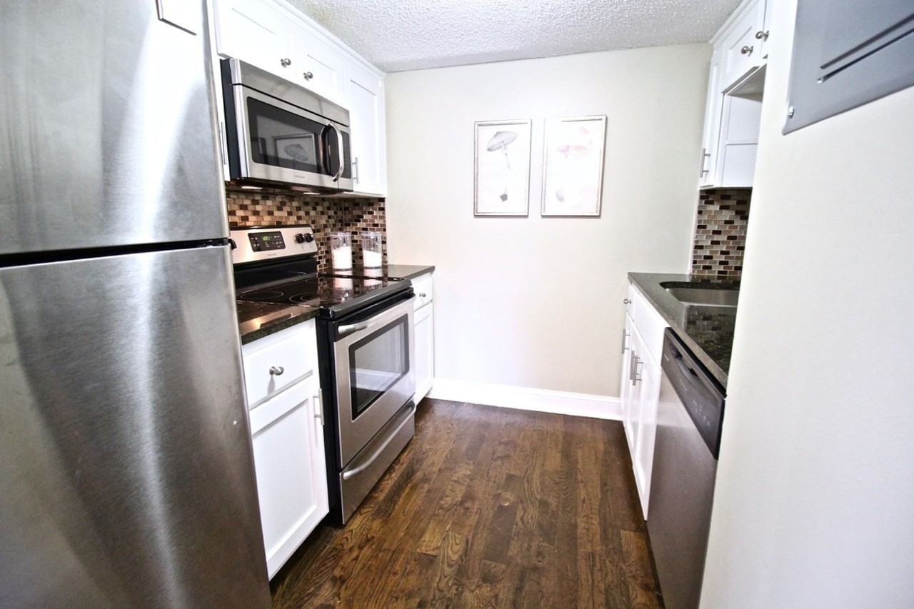 Plaza La Belle Apartments - Photo 3 of 50