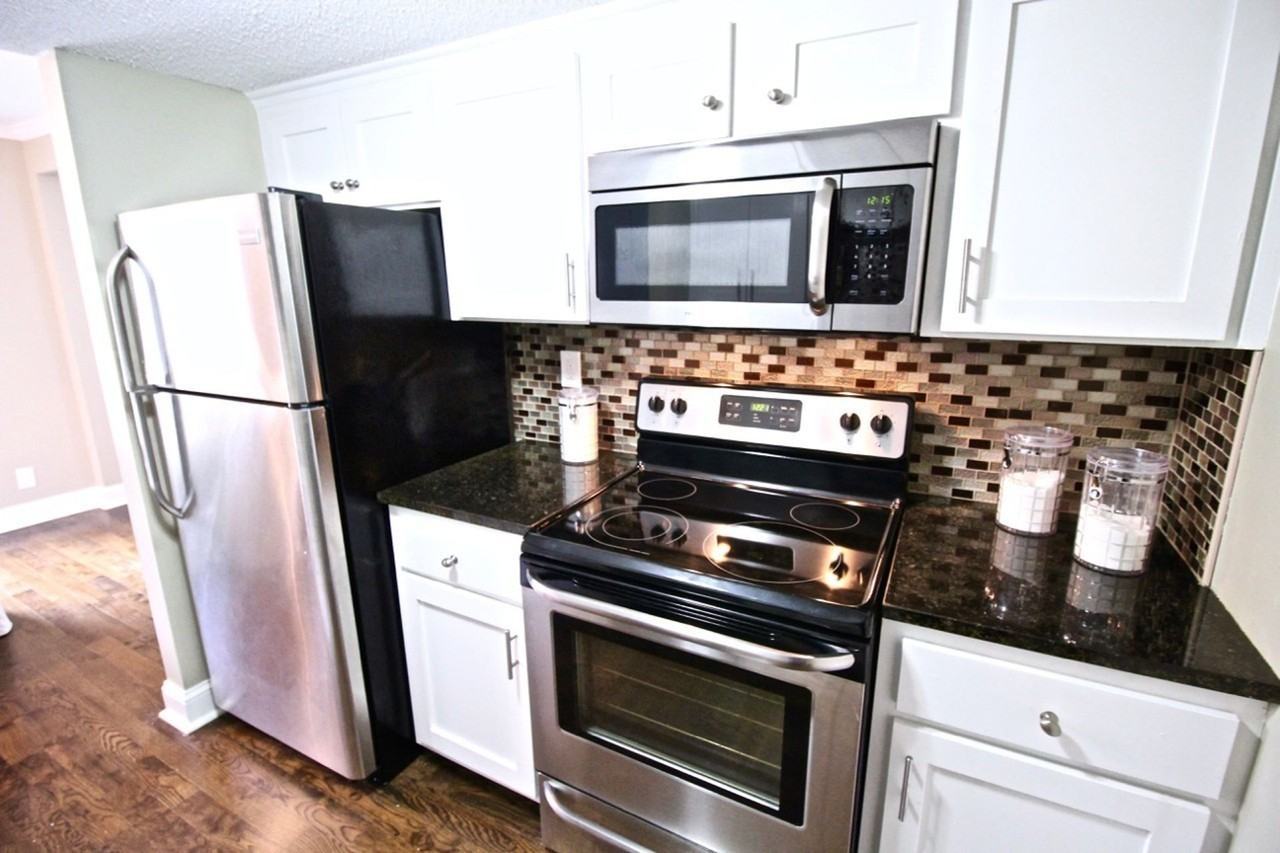 Plaza La Belle Apartments - Photo 4 of 50