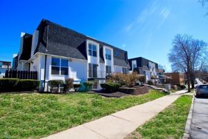 featured image of 4427 Holly St