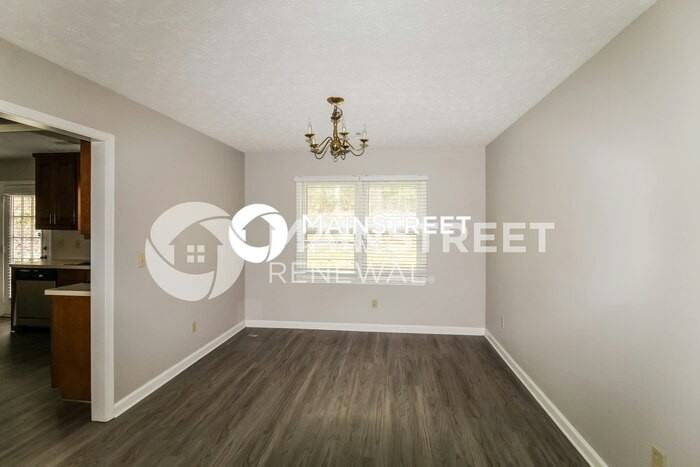 608 Hunters Cove Ln - Photo 4 of 16