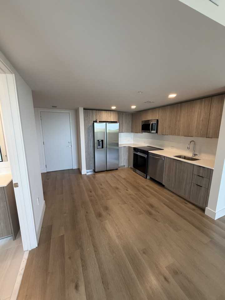 2233 Hollywood Blvd #621 - Photo 2 of 16