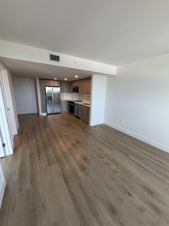 2233 Hollywood Blvd #621 - Photo 3 of 16