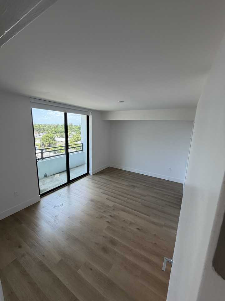 2233 Hollywood Blvd #621 - Photo 4 of 16