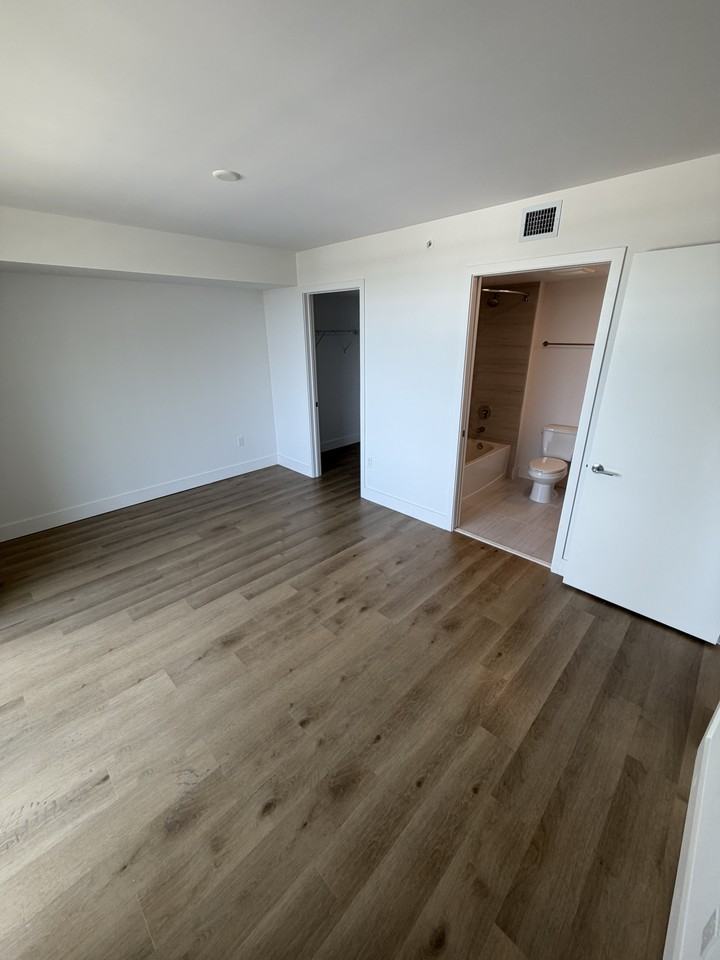 2233 Hollywood Blvd #621 - Photo 5 of 16
