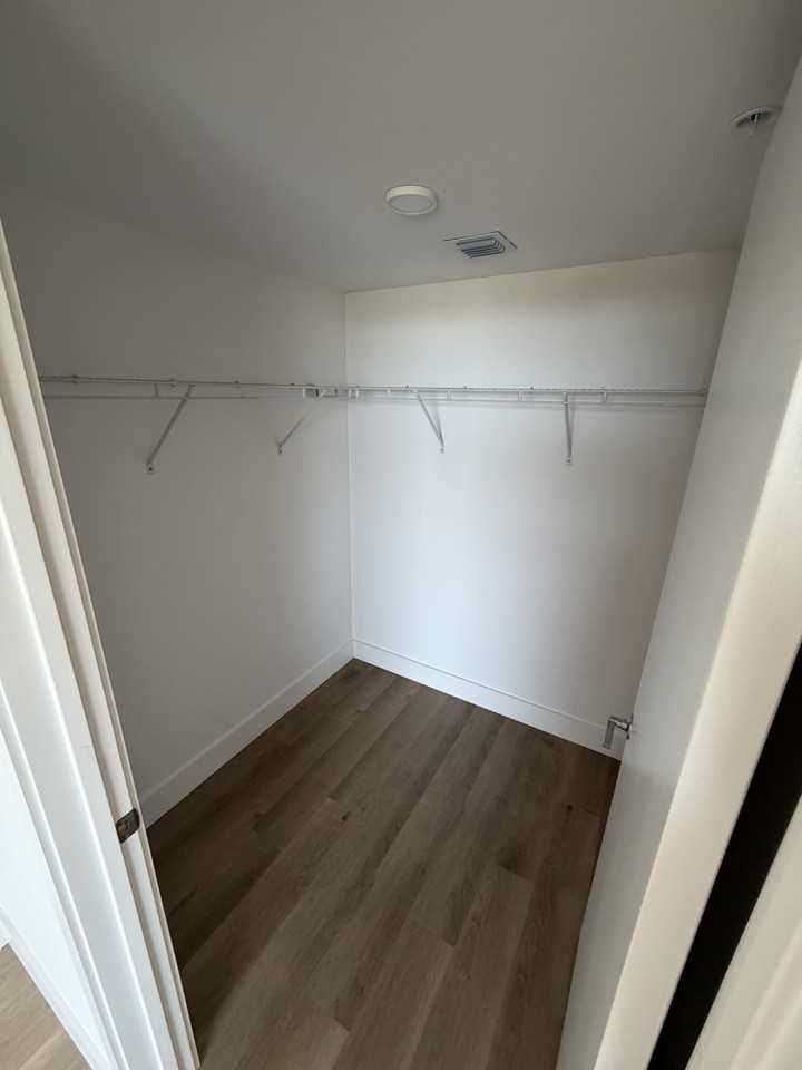 2233 Hollywood Blvd #621 - Photo 6 of 16
