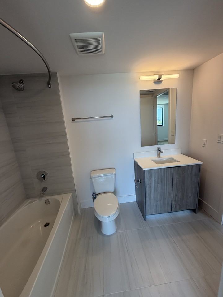 2233 Hollywood Blvd #621 - Photo 7 of 16