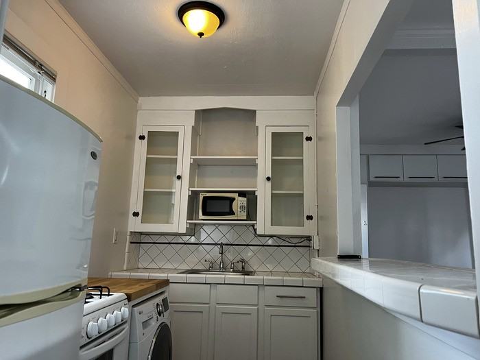 106 W Mary St #B - Photo 6 of 8