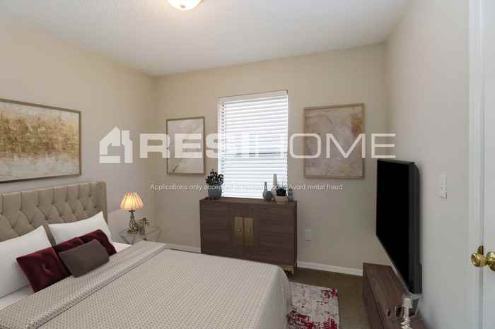 1513 Ne 6th St - Photo 6 of 15
