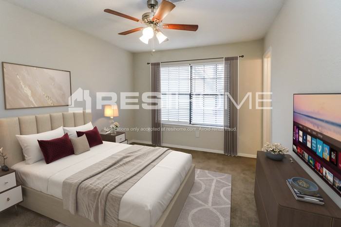 1513 Ne 6th St - Photo 7 of 15