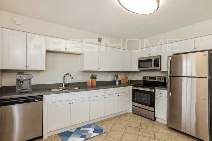 47 E Indigo St - Photo 3 of 17