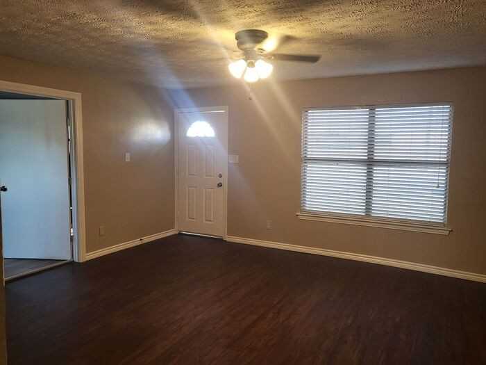 324 W Young St - Photo 2 of 18