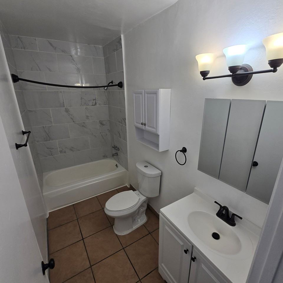 1920 West 25th Street #208 - Photo 2 of 8