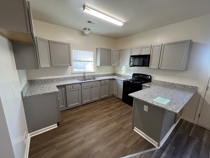 28 Nesbitt Dr #B - Photo 4 of 10