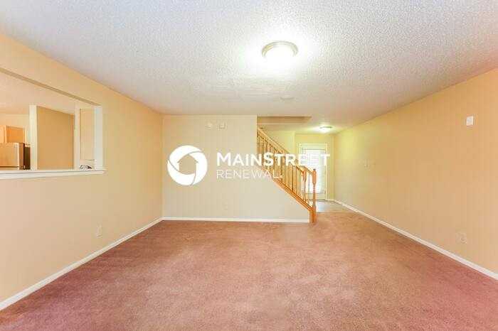 10806 Woods Dr - Photo 5 of 17