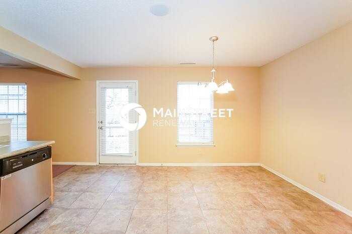 10806 Woods Dr - Photo 6 of 17
