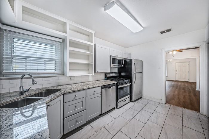 2802 Dancy St - Photo 2 of 13