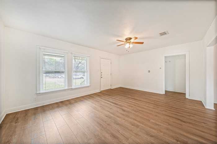2802 Dancy St - Photo 4 of 13