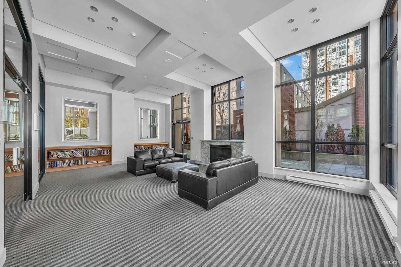 977 Mainland Street - Photo 13