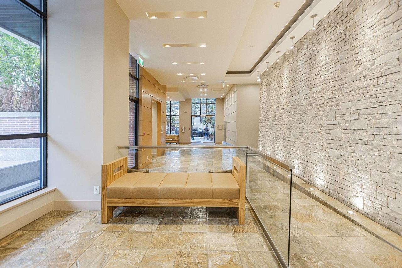 977 Mainland Street - Photo 8