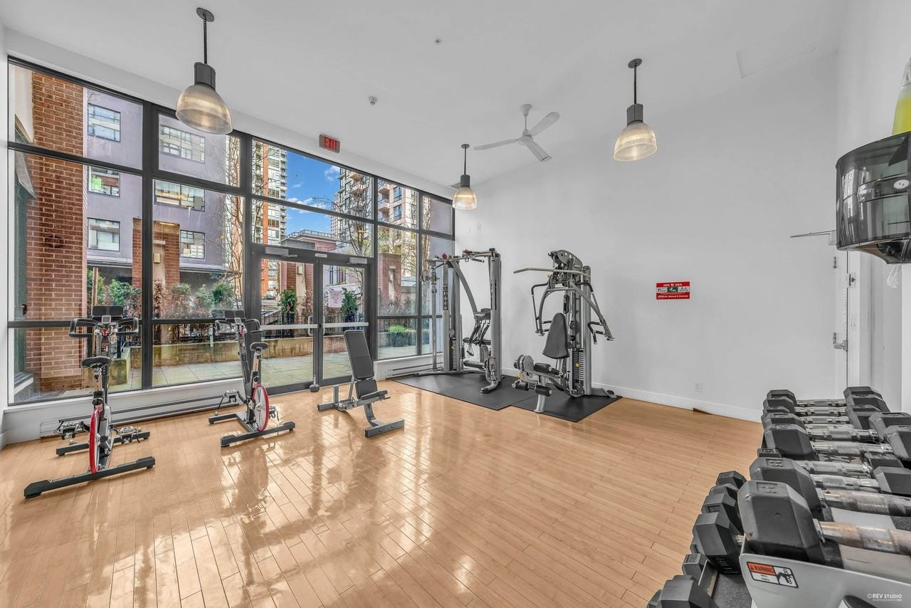 977 Mainland Street - Photo 12