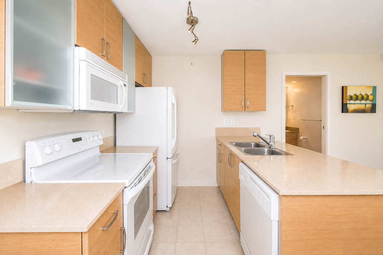 977 Mainland Street - Photo 10