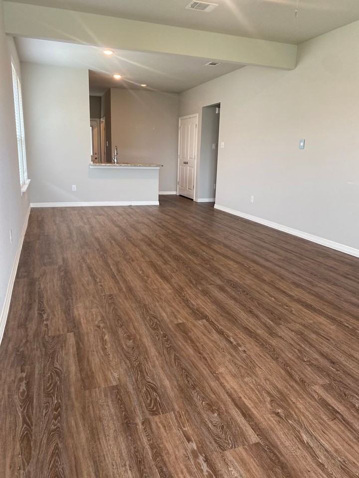 136 Arnold Ave - Photo 2 of 17