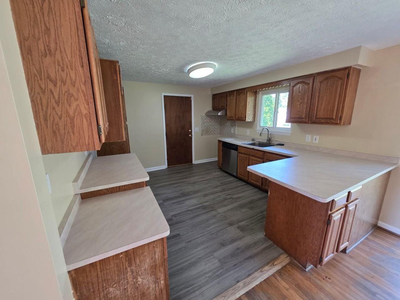 32 Golden Rod Ln - Photo 2 of 18