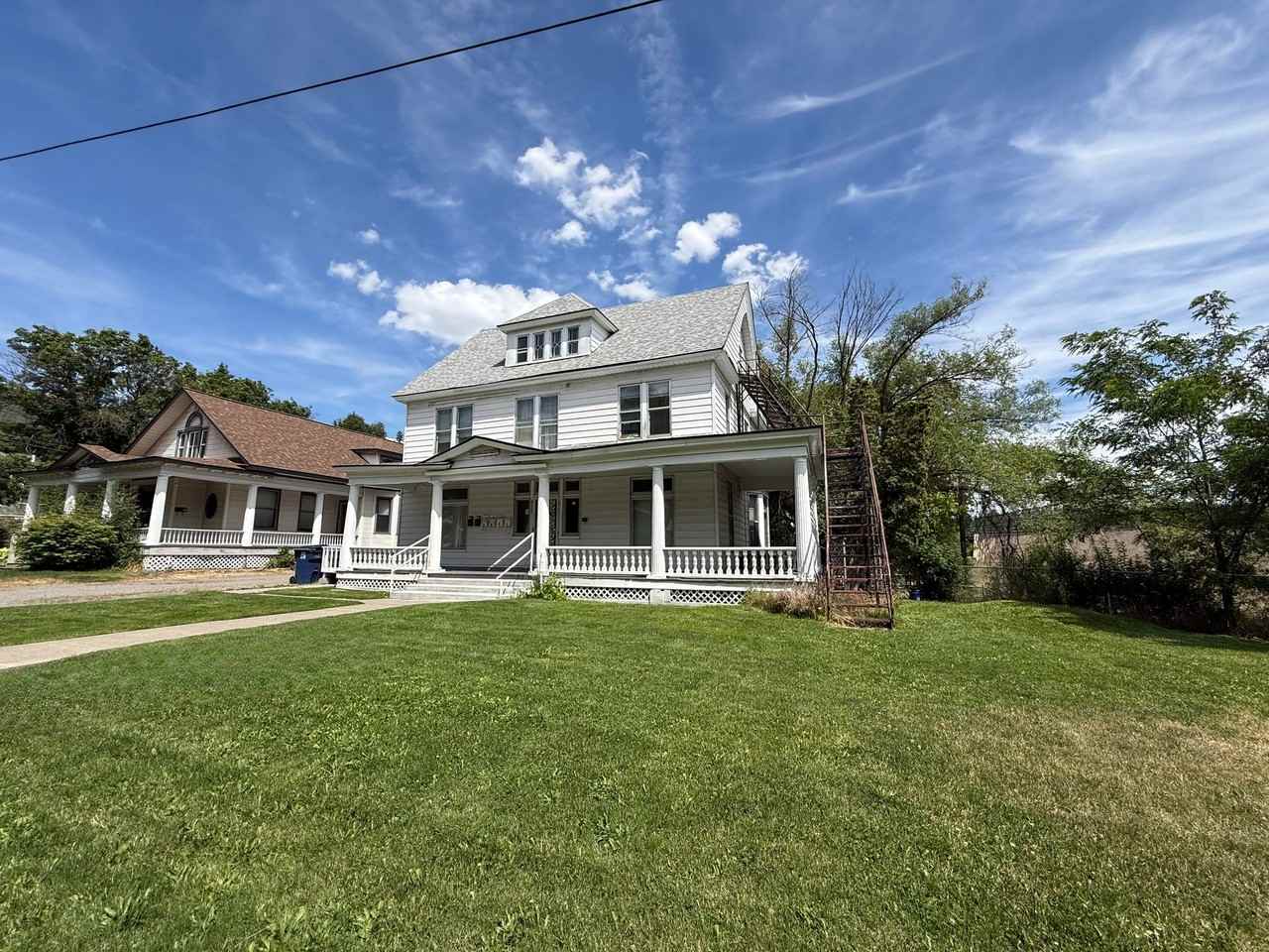 421 South Chestnut Street - Photo 2 of 6