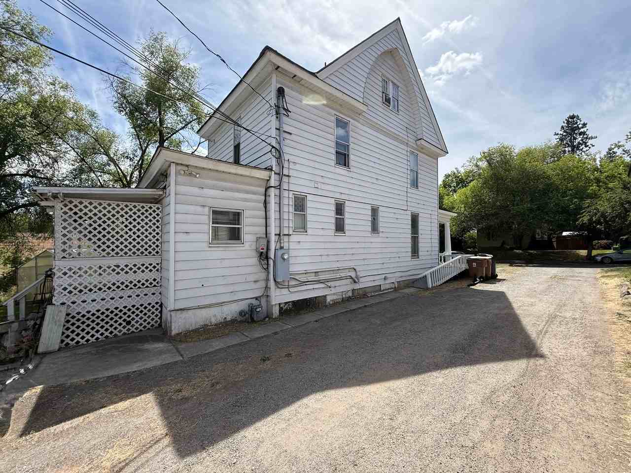 421 South Chestnut Street - Photo 3 of 6