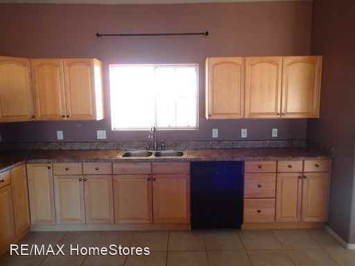 2491 N Calle Quarto - Photo 3 of 22