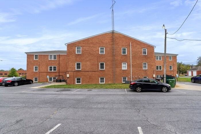 1499 N East St #12 - Photo 7 of 9
