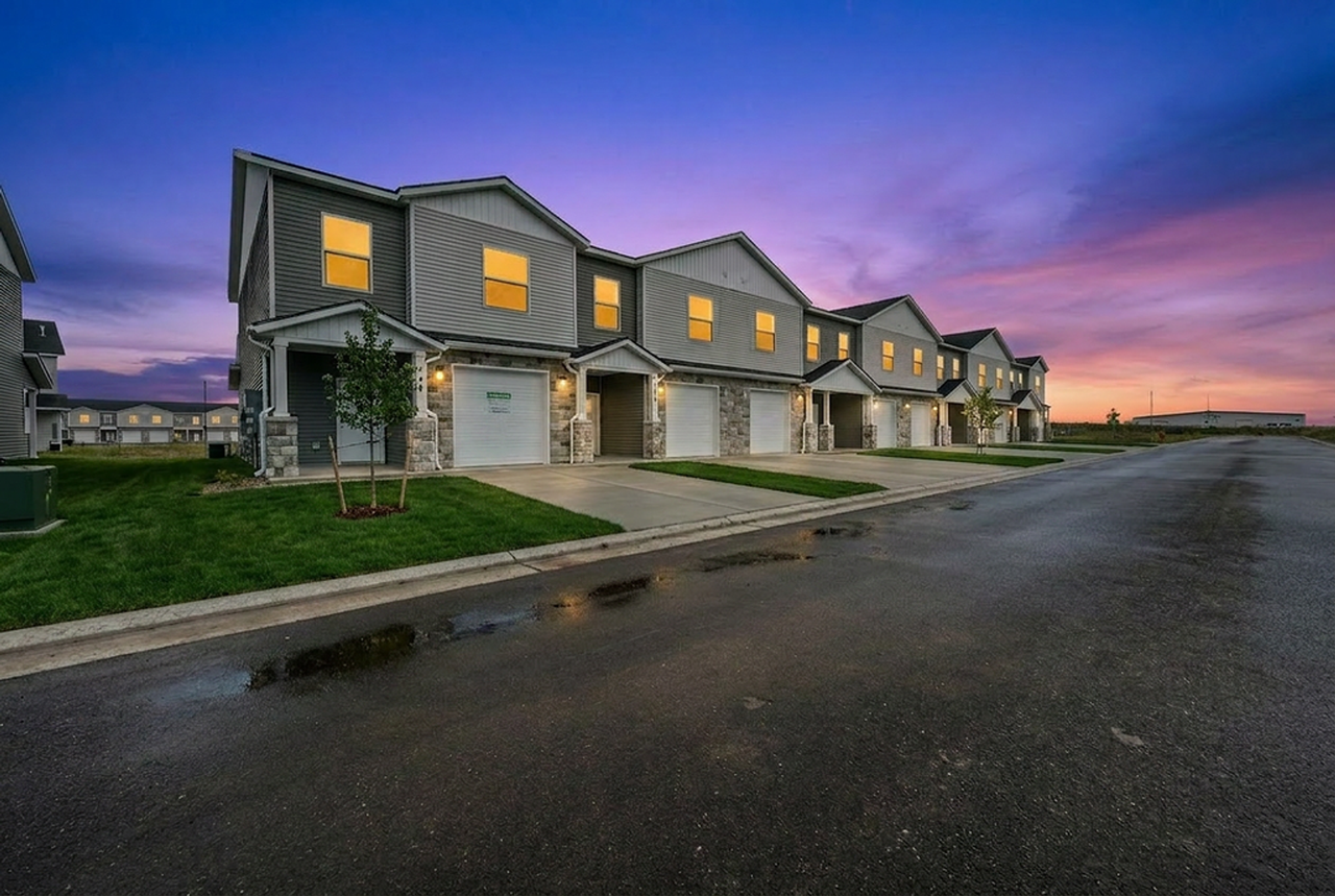 1 MONTH FREE! Sugar Mill Townhomes - Photo 5 of 7