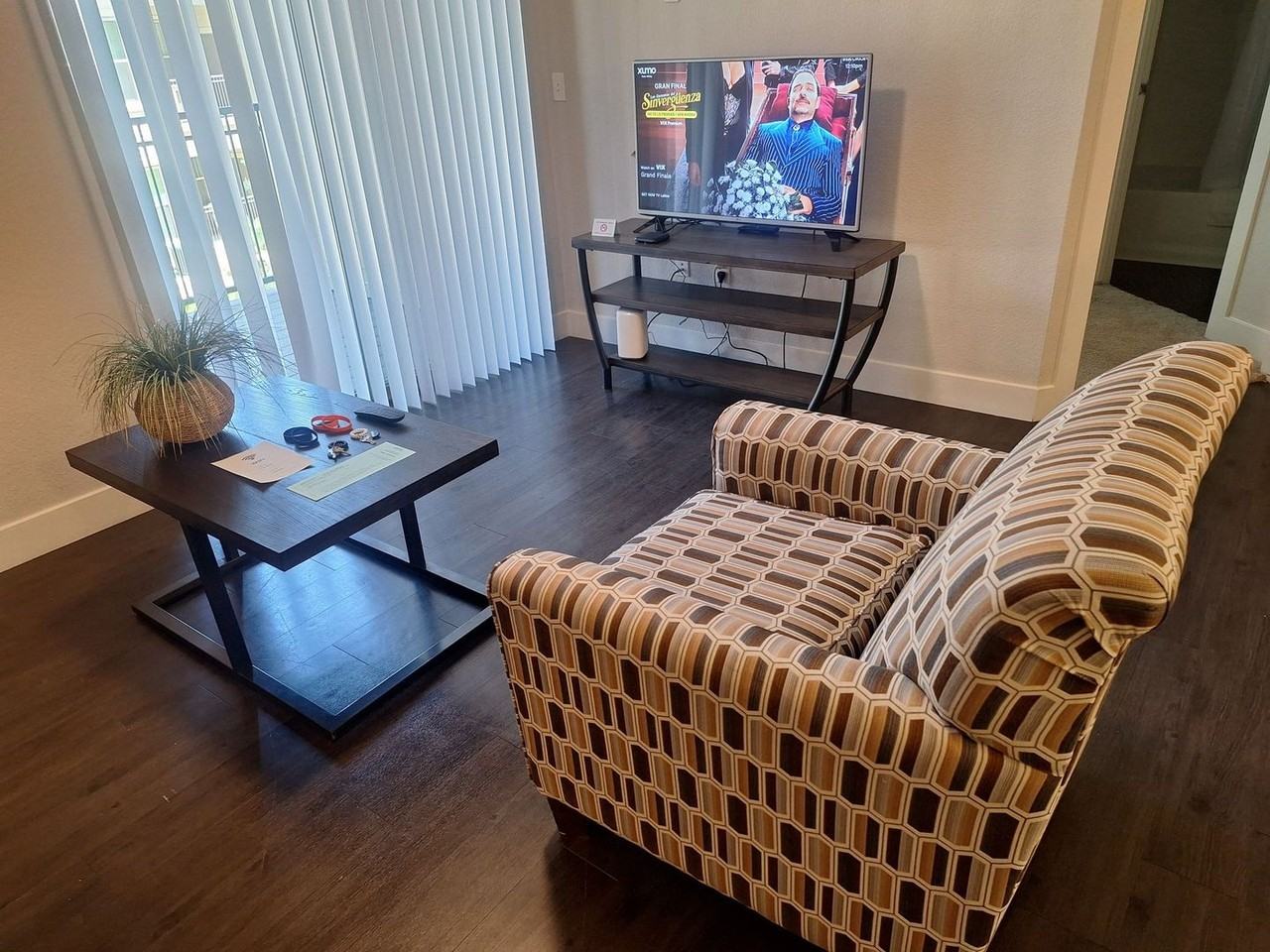 8630 S Oak Cir - Photo 3 of 12