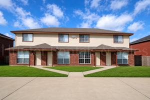 featured image of 3904 Gus Dr Apt C #Apt C