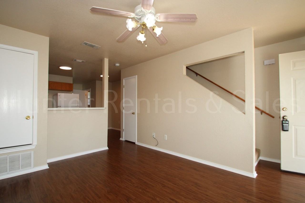 3904 Gus Dr Apt C - Photo 3 of 18