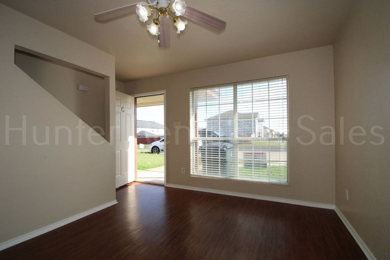 3904 Gus Dr Apt C - Photo 5 of 18