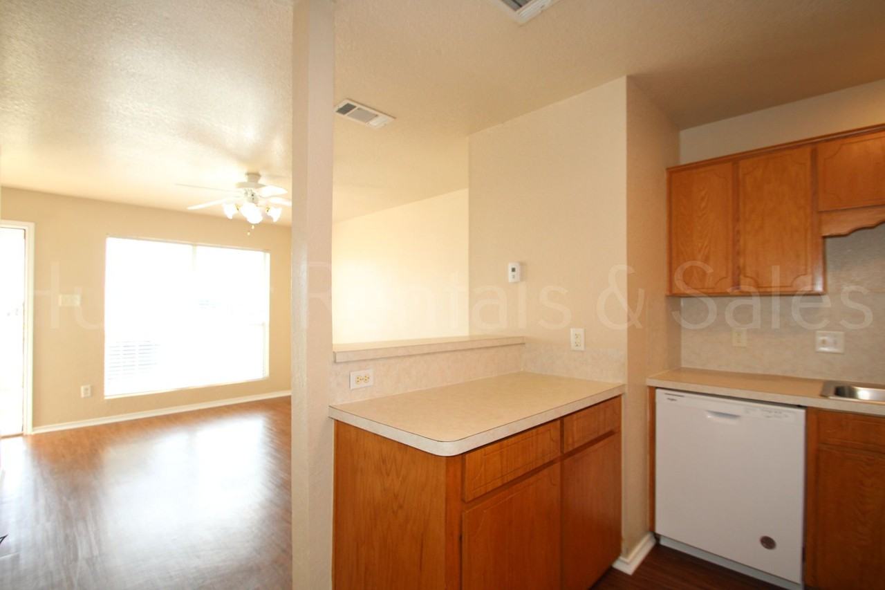 3904 Gus Dr Apt C - Photo 6 of 18