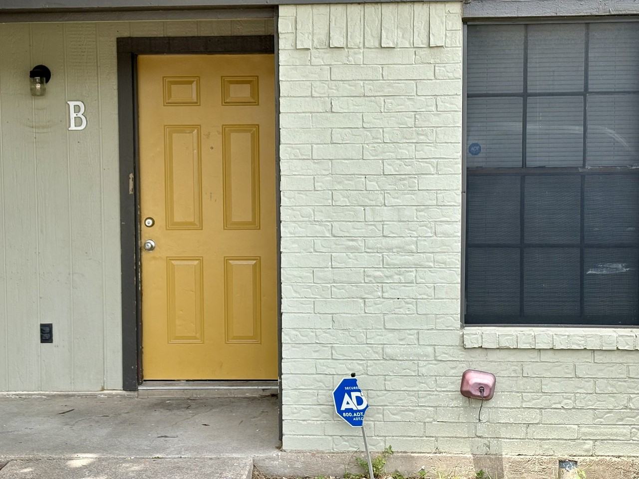 6316 Walraven Cir #B - Photo 2 of 13