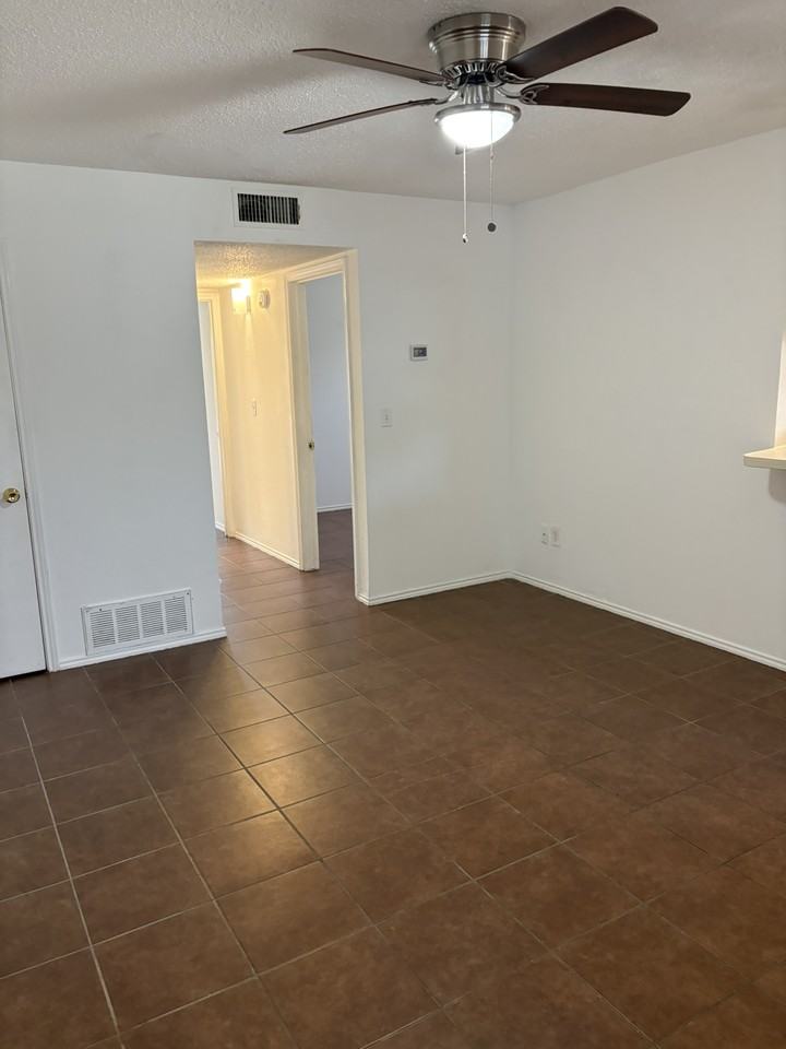 6316 Walraven Cir #B - Photo 3 of 13