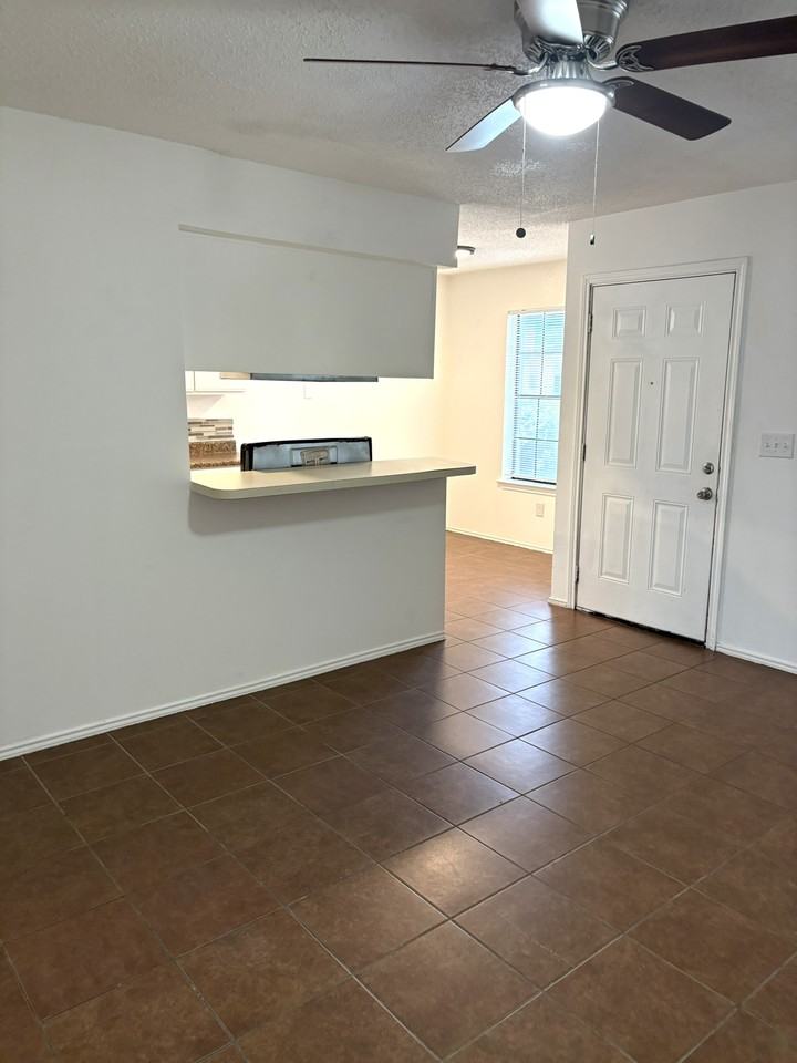 6316 Walraven Cir #B - Photo 4 of 13