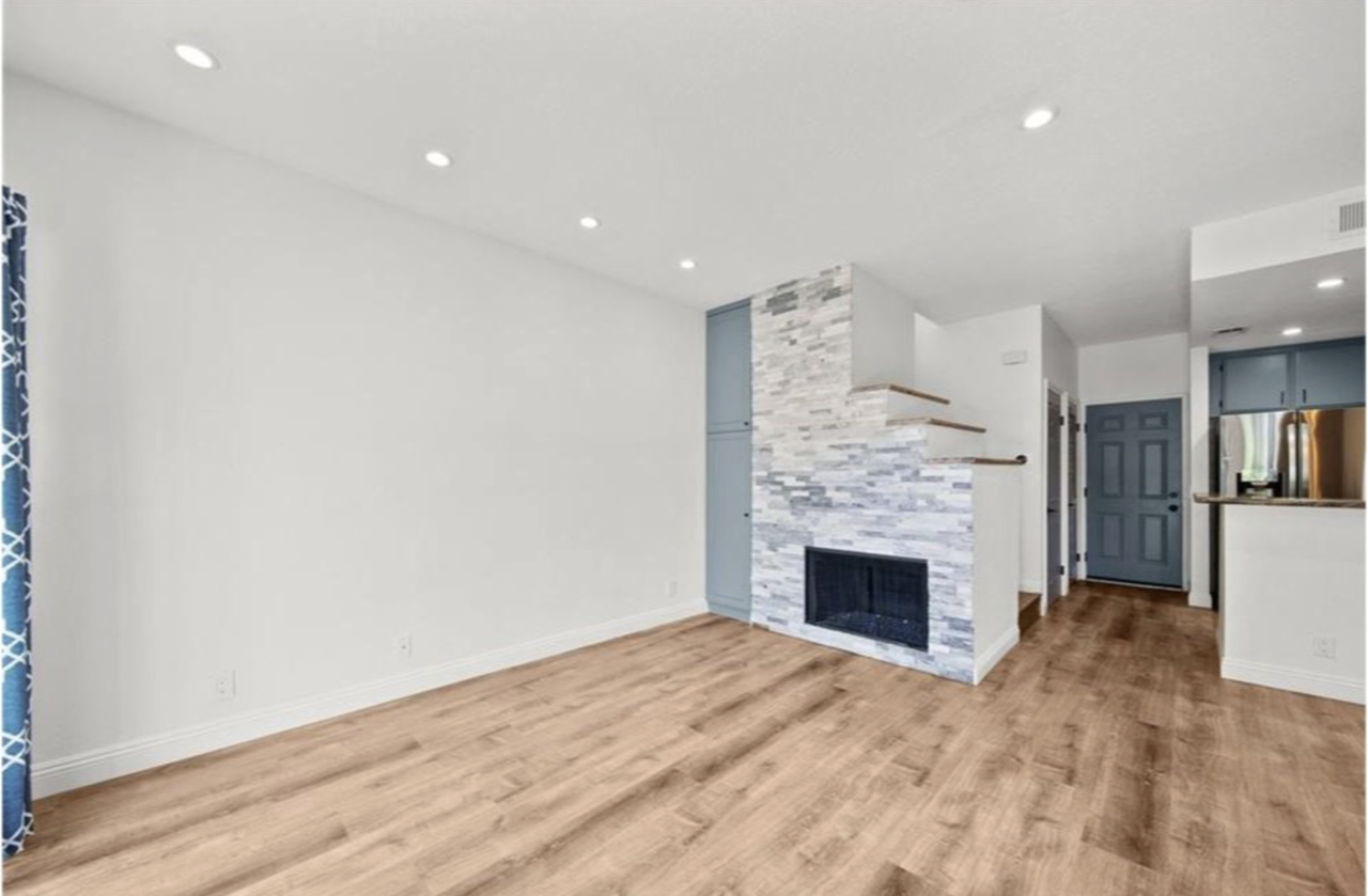25725 Perlman Pl #127 - Photo 3 of 16