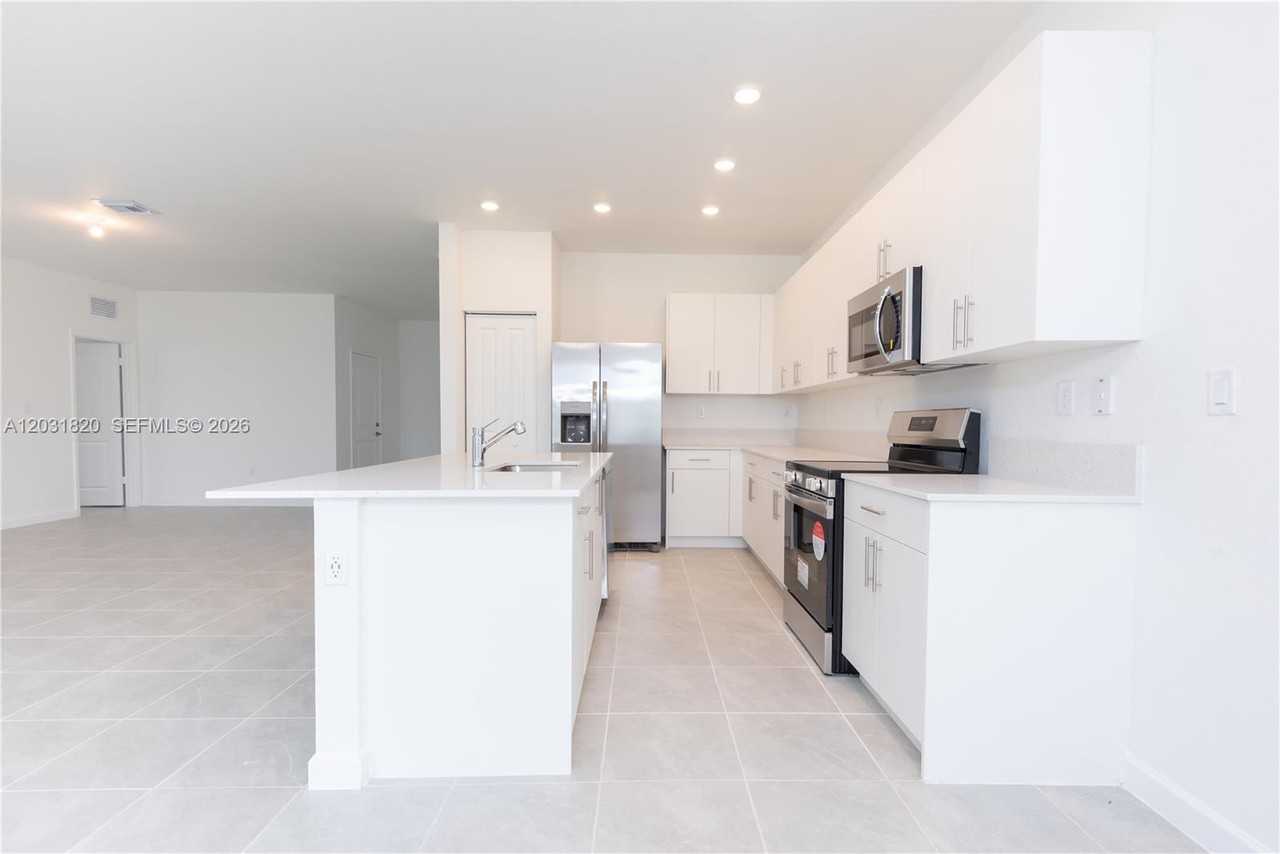 2636 Se 8th Ct #NA - Photo 2 of 20
