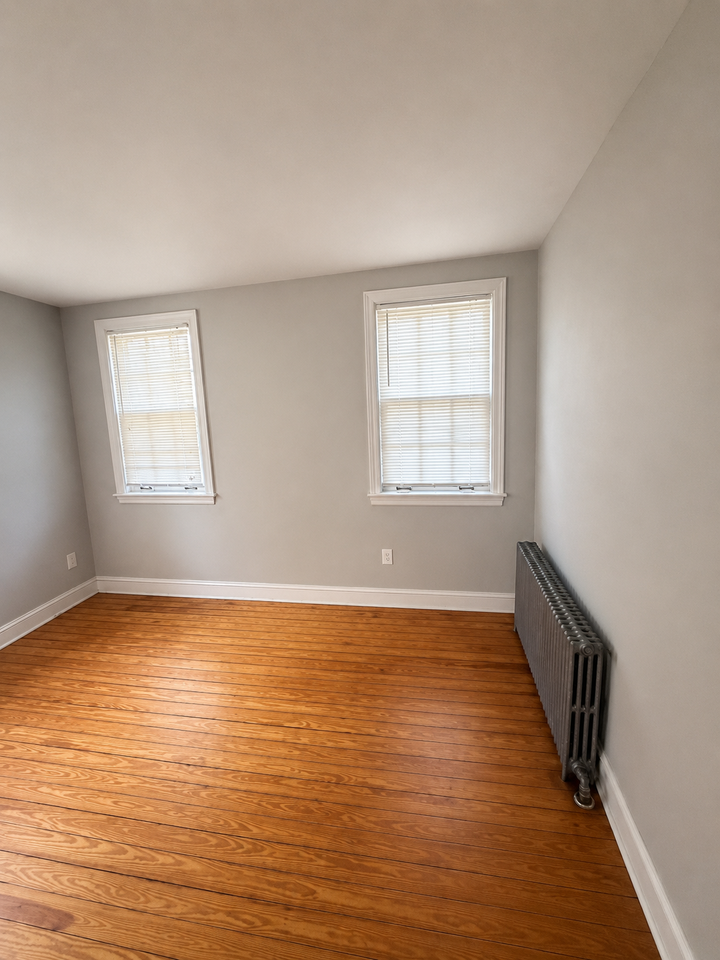 5911 Greene St #1R - Photo 3 of 10