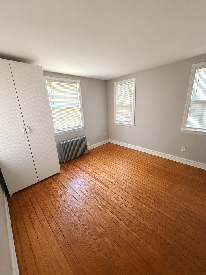 5911 Greene St #1R - Photo 4 of 10