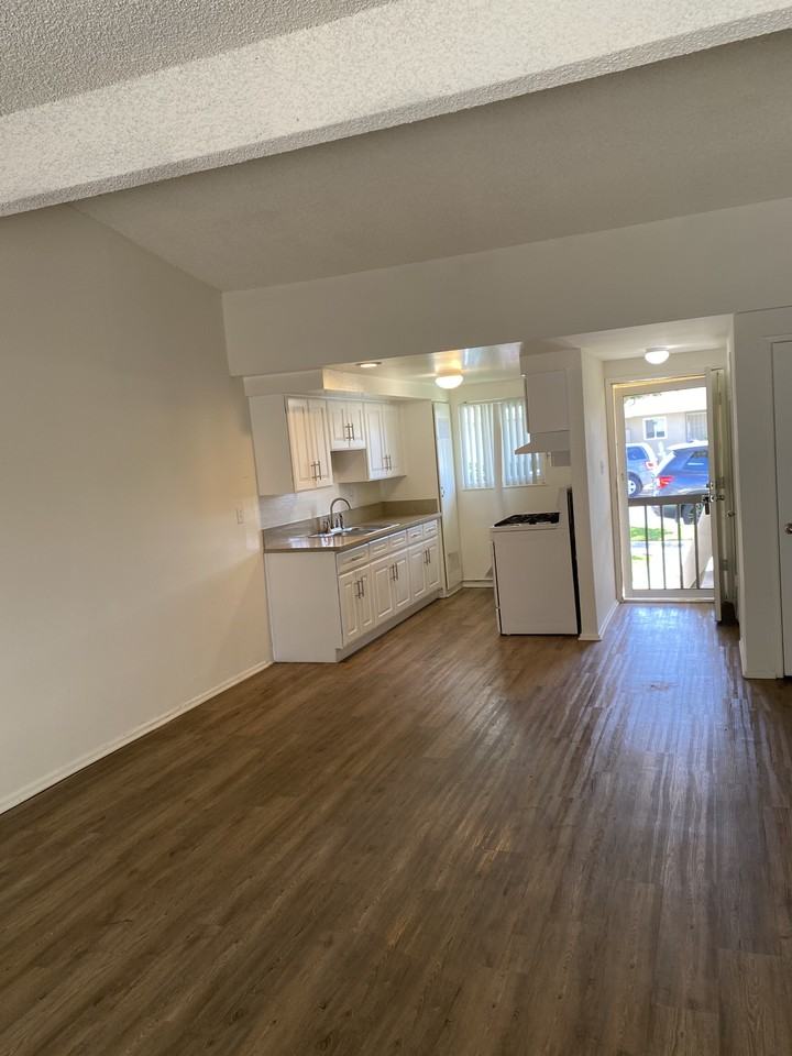 1825 W Maple Ave #1825 - Photo 5 of 16