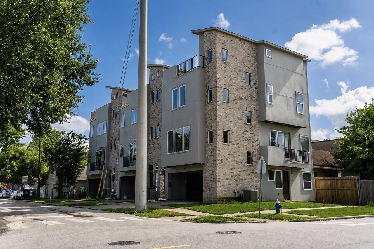 1721 Henderson St #NA - Photo 2 of 21