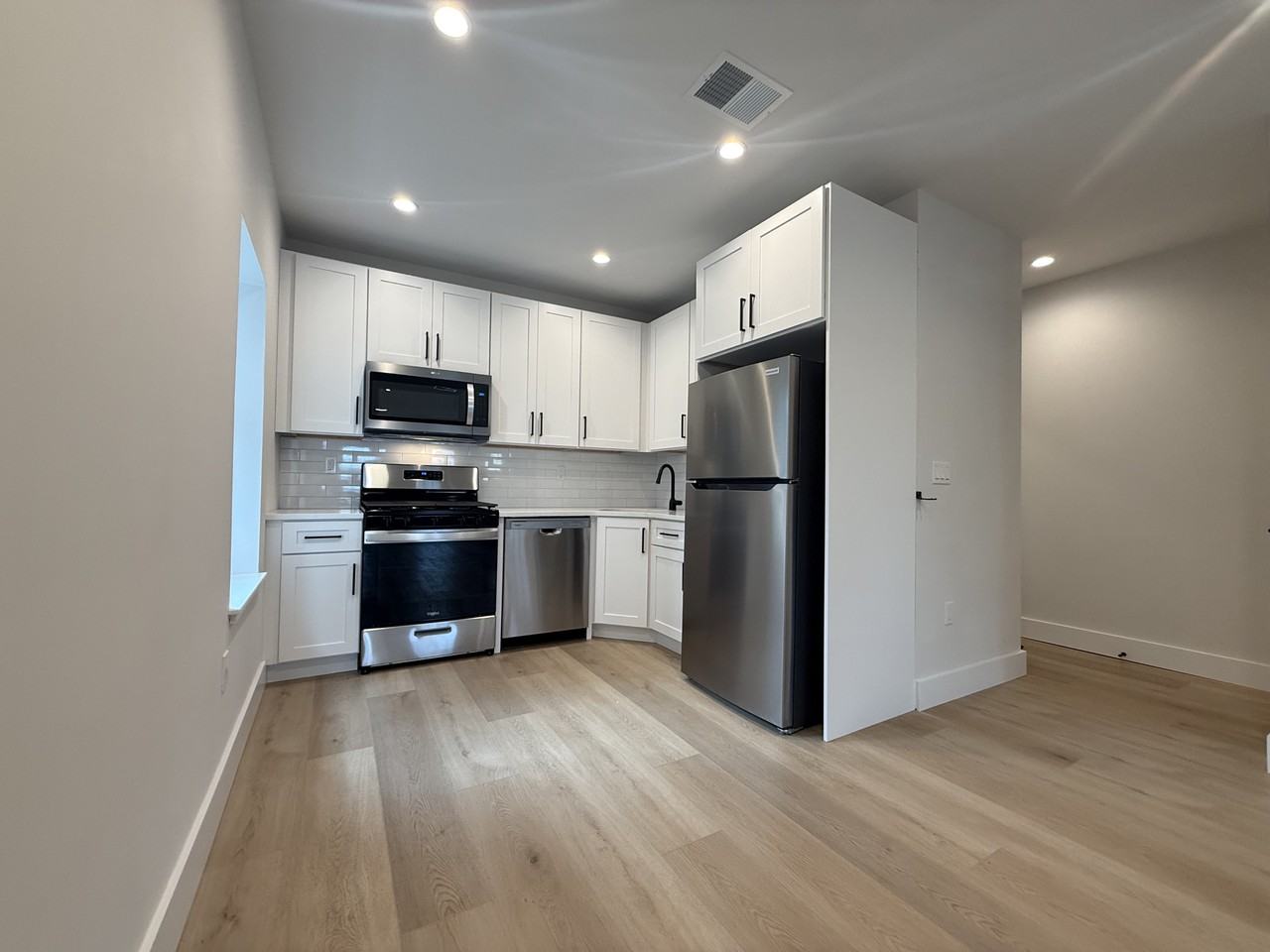 160 Main St #1 - Photo 3 of 37